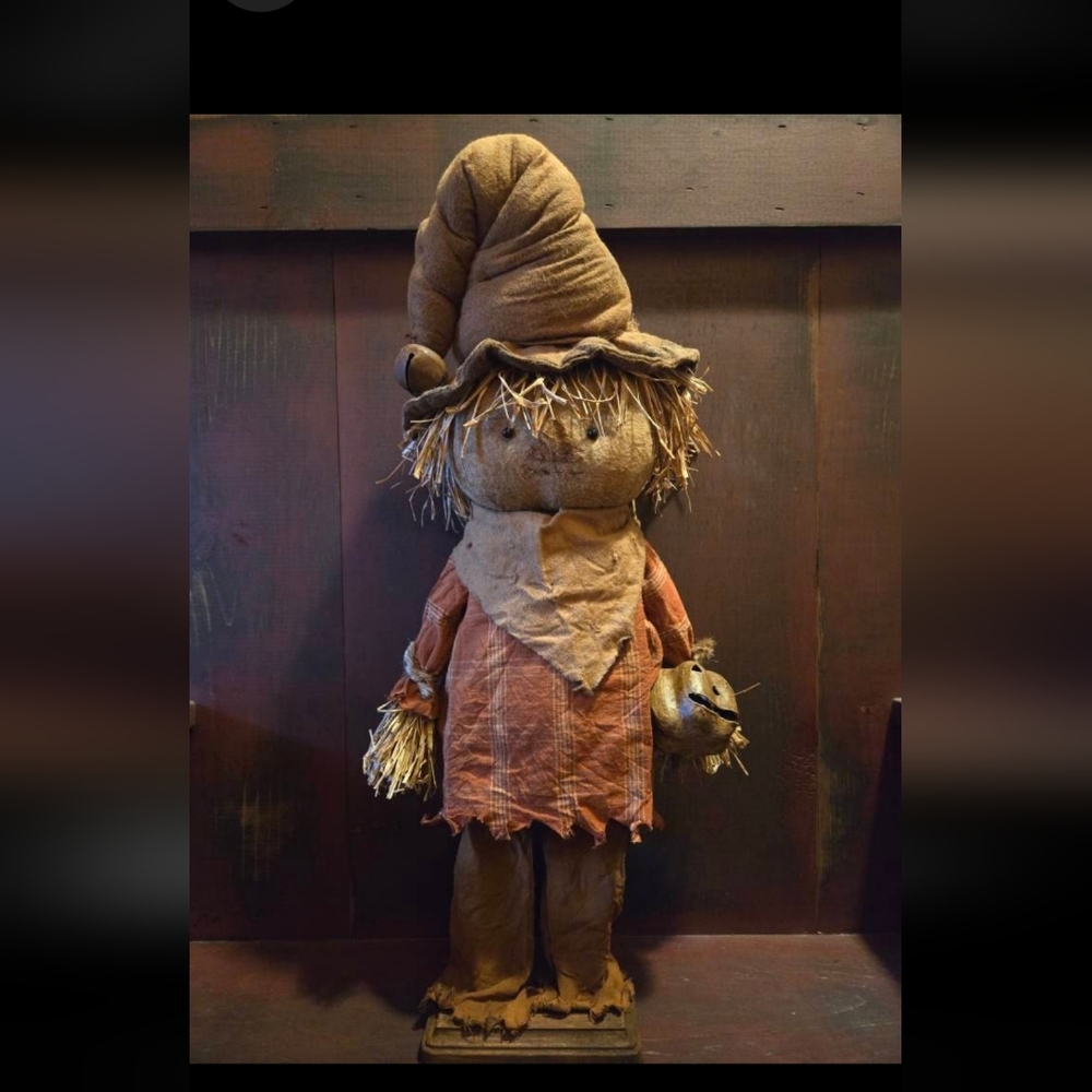 COPY - Grungy primitive scarecrow 17 inches tall